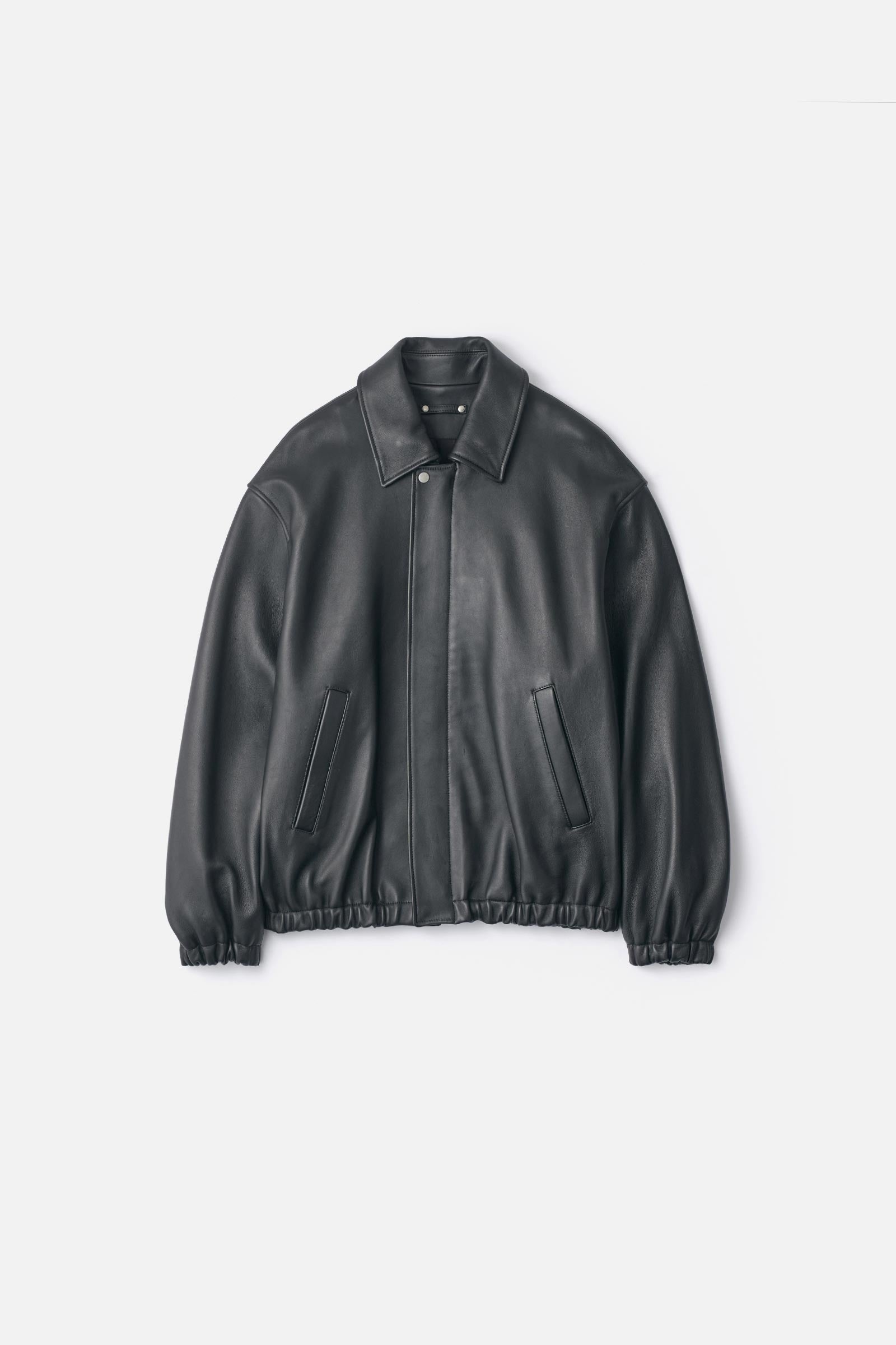 しなやかなシープレザーの短丈ジャケット登場