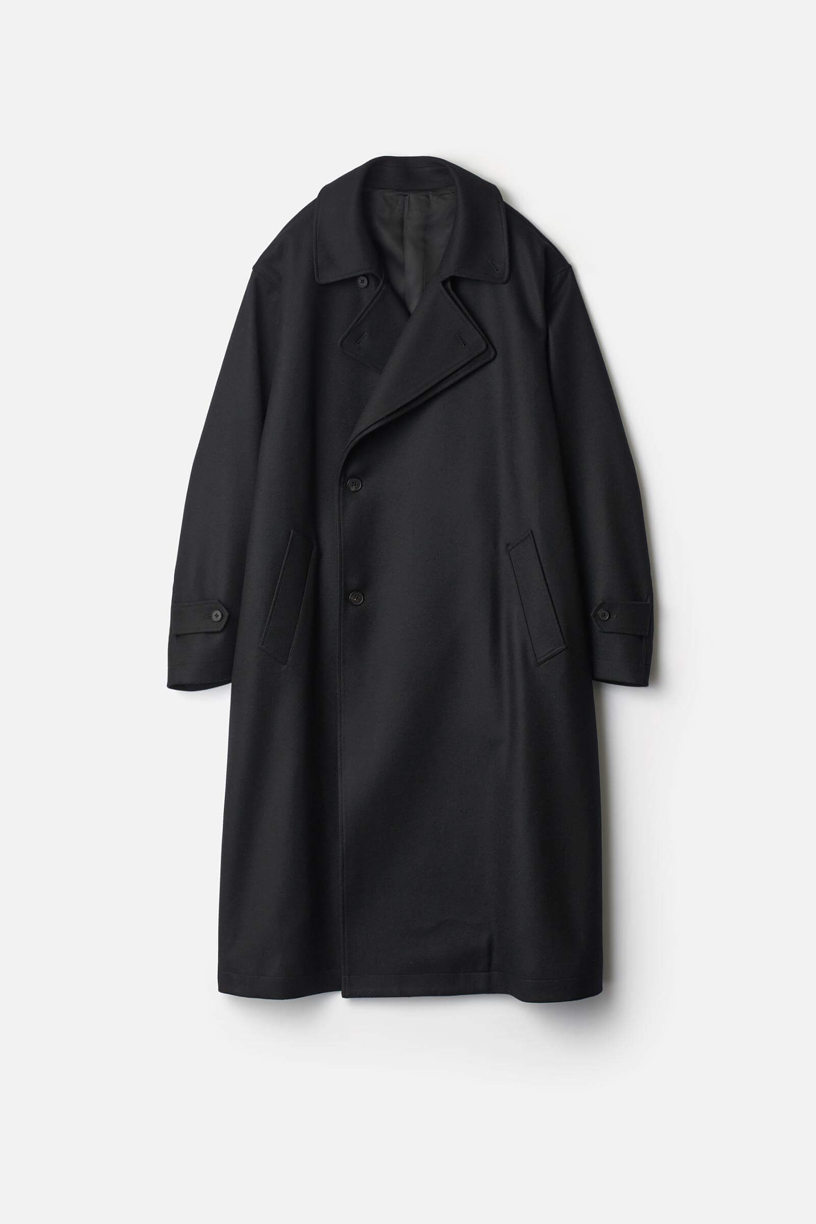 DOUBLE LAPELED DOUBLE BREASTED COAT