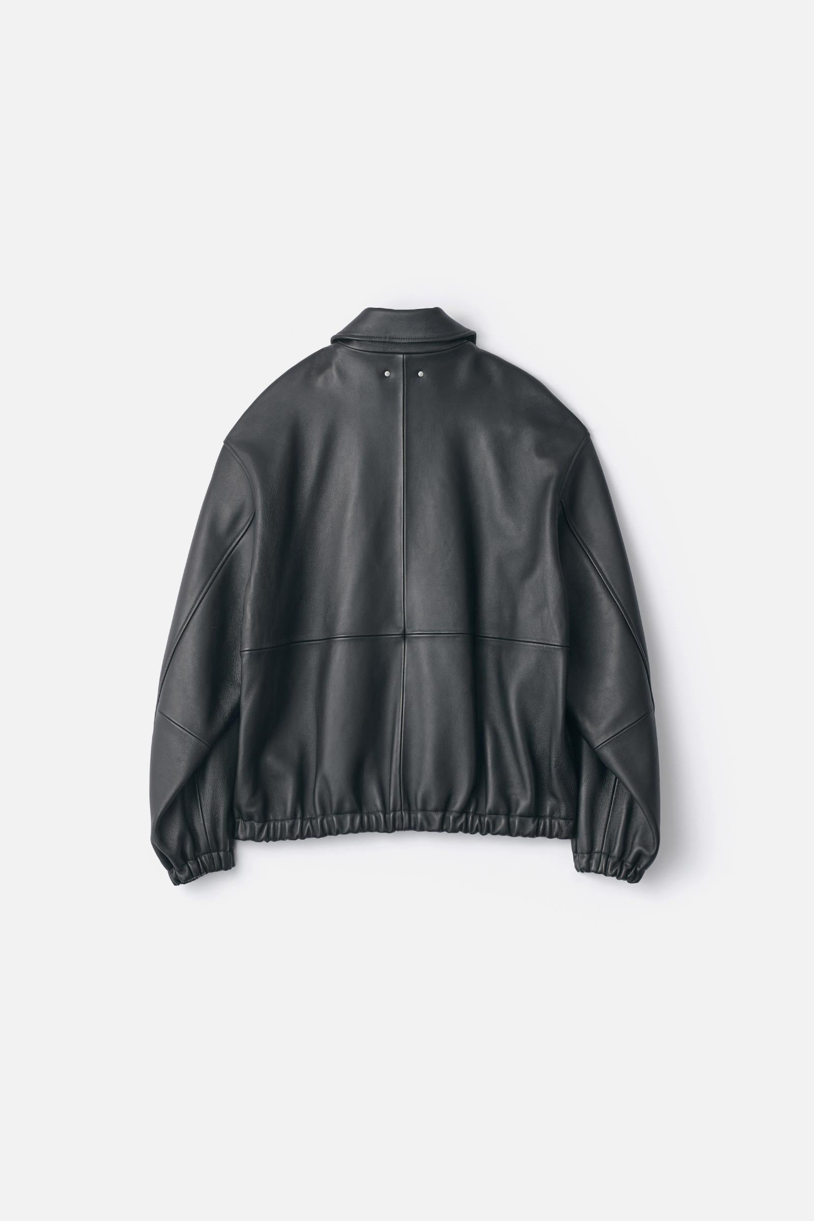 しなやかなシープレザーの短丈ジャケット登場
